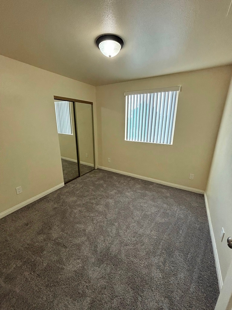 Building Photo - 214 E 97th St