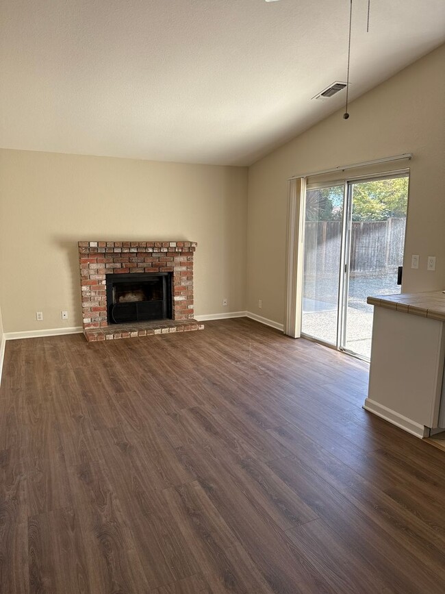 Building Photo - Great  family home