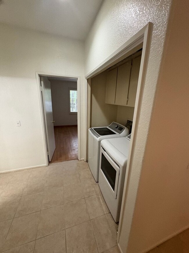 Building Photo - Beautiful Horsethief Canyon Ranch Home located in Corona