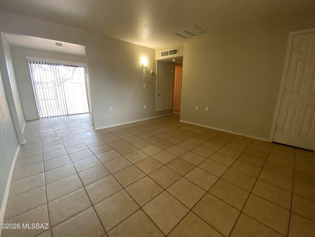 Building Photo - 350 N Silverbell Rd