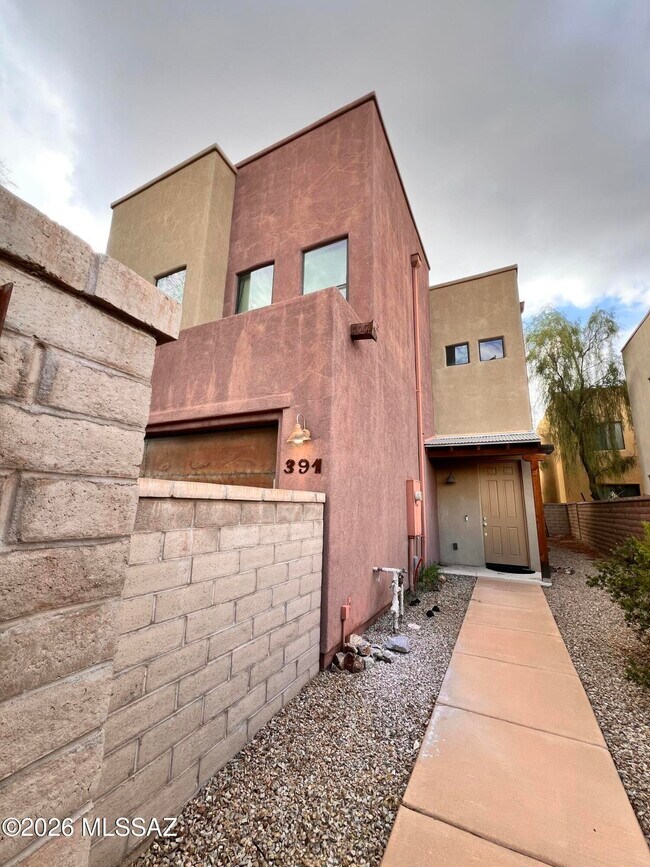 Building Photo - 391 E Calderwood Rd
