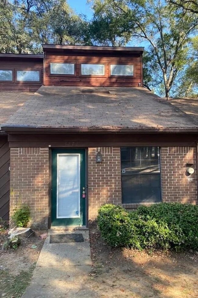Primary Photo - 1272 High Rd
