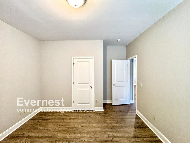 Building Photo - 3-Bedroom, 2-Bathroom Home in a Convenient...