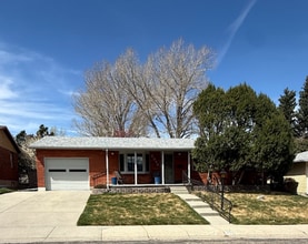 Building Photo - Beautiful 3 Bed, 2 Bath Stand-Alone Home | Furnished or Unfurnished Options