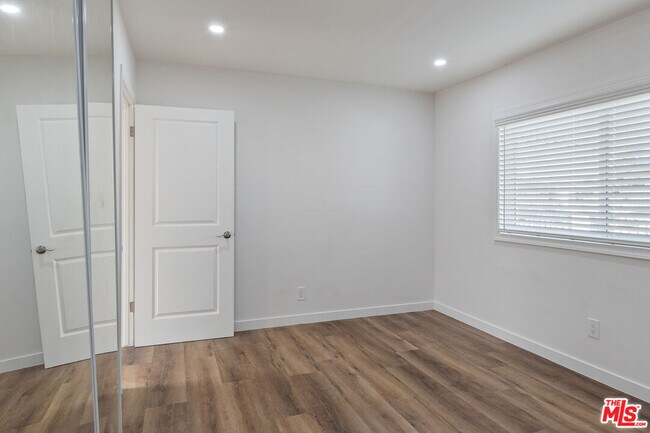 Building Photo - 10806 Doty Ave