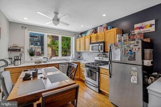 Building Photo - 1815 Bainbridge St