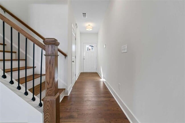 Building Photo - 61 Auburn Wds Dr
