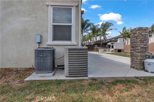 Building Photo - 6522 Hollis St