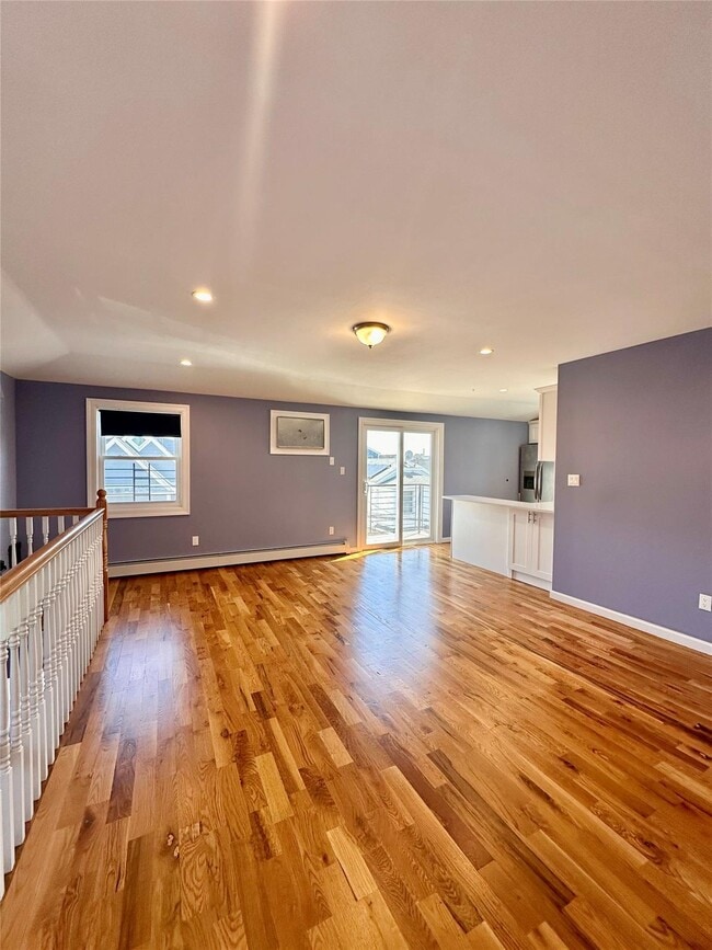 Building Photo - 102-11 164th Ave