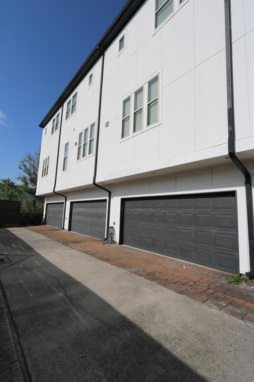 Building Photo - 2033 Fannin St