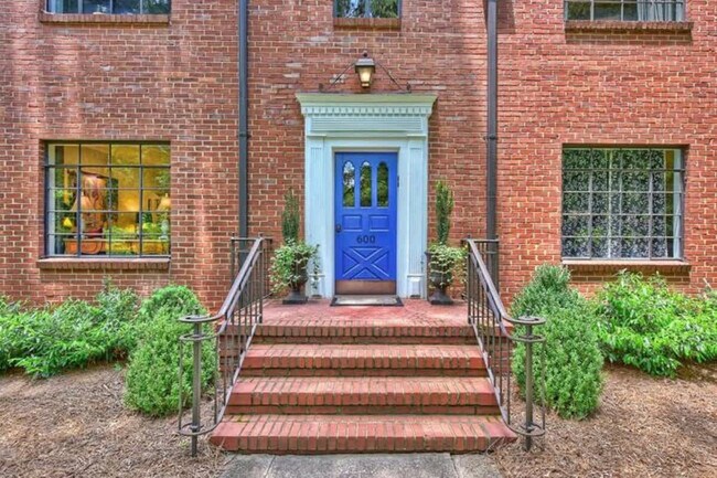 Building Photo - 600 Hermitage Ct