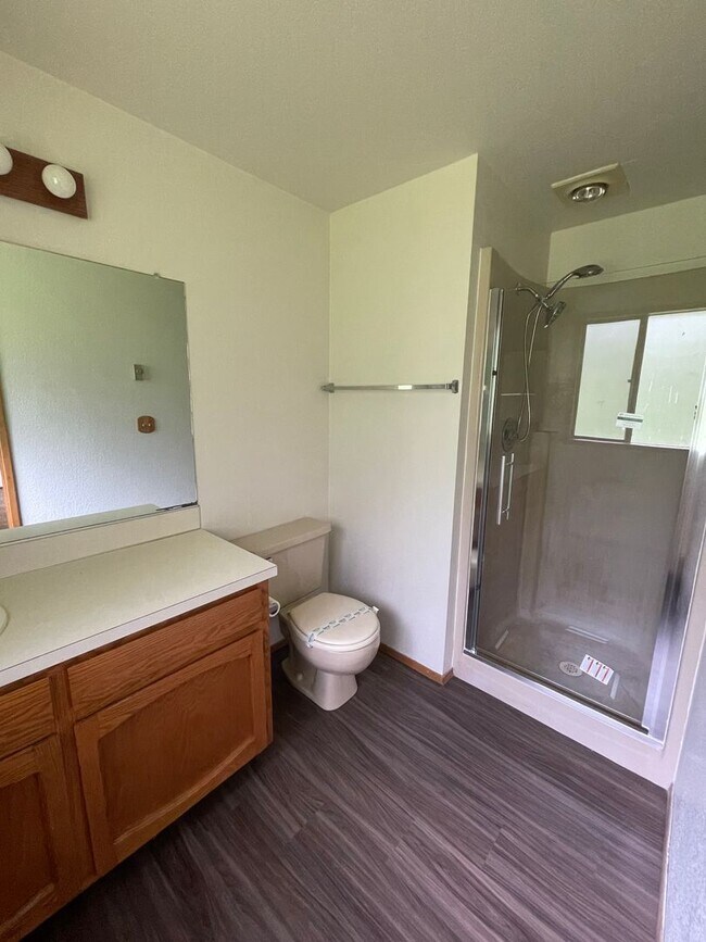Building Photo - Pet Friendly, Private 3 Bedroom Home