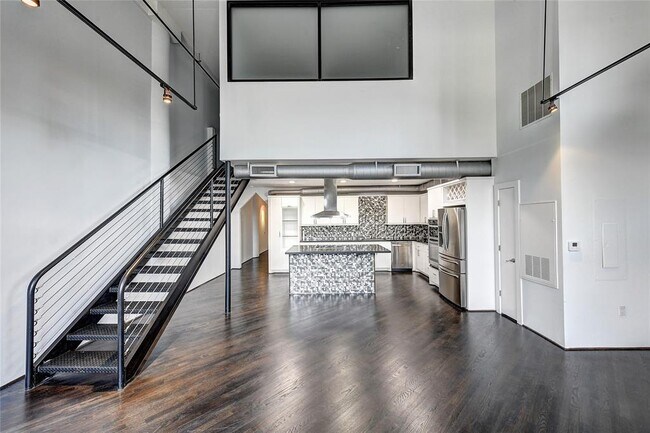 Building Photo - 1025 S Shepherd Dr