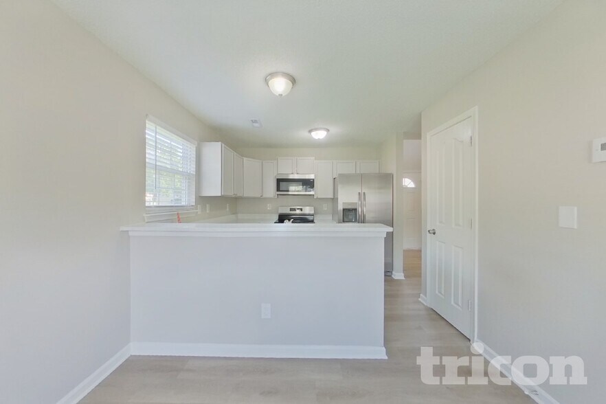 Building Photo - 2104 Meadecroft Rd