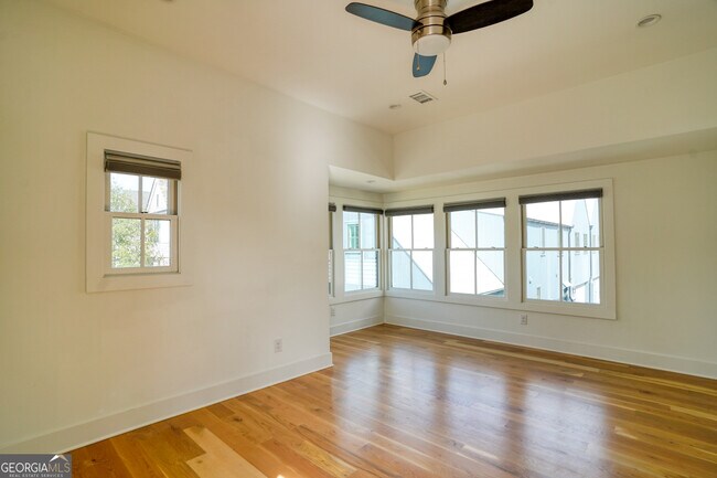 Building Photo - 157 Ravenhurst Ln