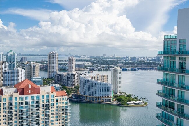 Building Photo - 1300 Brickell Bay Dr
