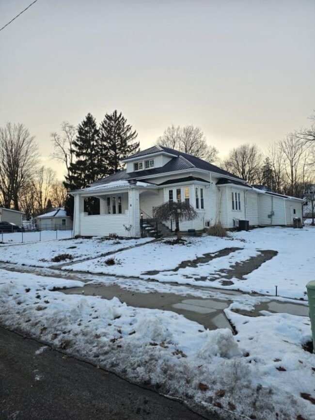 Building Photo - Updated 2 Bedroom (with flex/office space), 2.5 Bath Home with Attached Garage – $1,695/Month