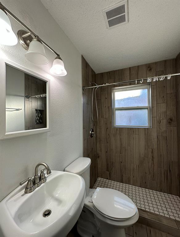 Building Photo - 813 Waverly St