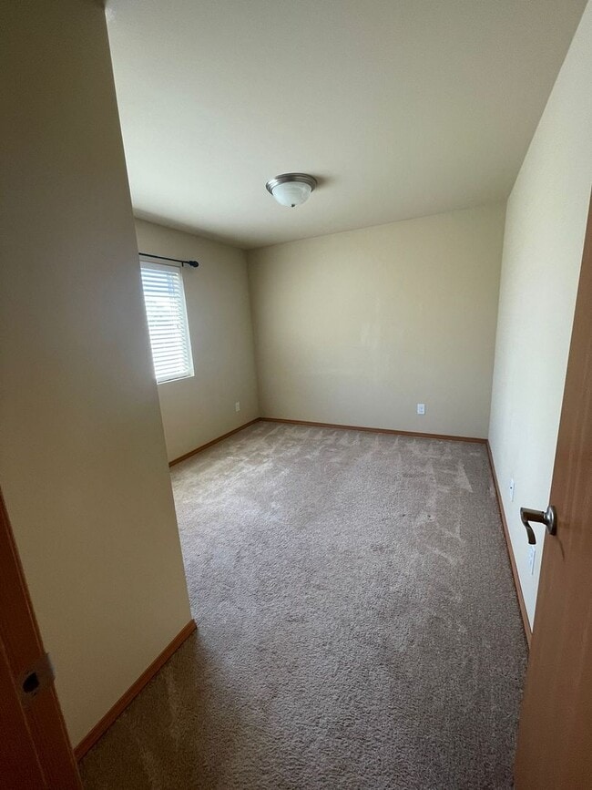 Building Photo - Spacious and Modern 4-Bedroom Home in Everett