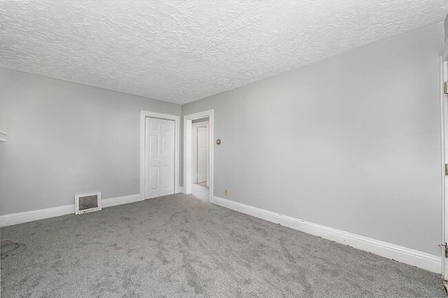 Building Photo - 1127 Cecelia Ave