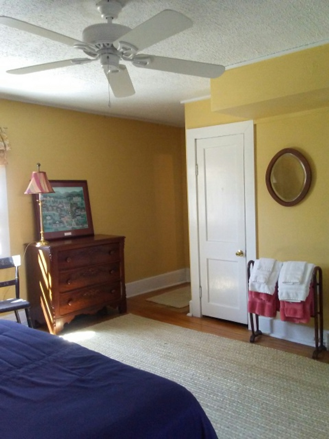 Building Photo - Fully Furnished First Floor Apartment