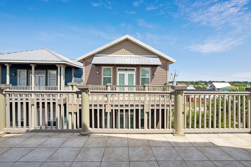 Building Photo - 6226 Thomas Dr