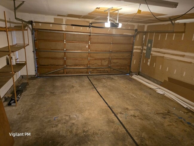 Building Photo - Amazing 3 bedroom home