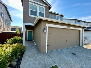 Building Photo - Beautiful 4 Bedroom Home with Attached Garage!