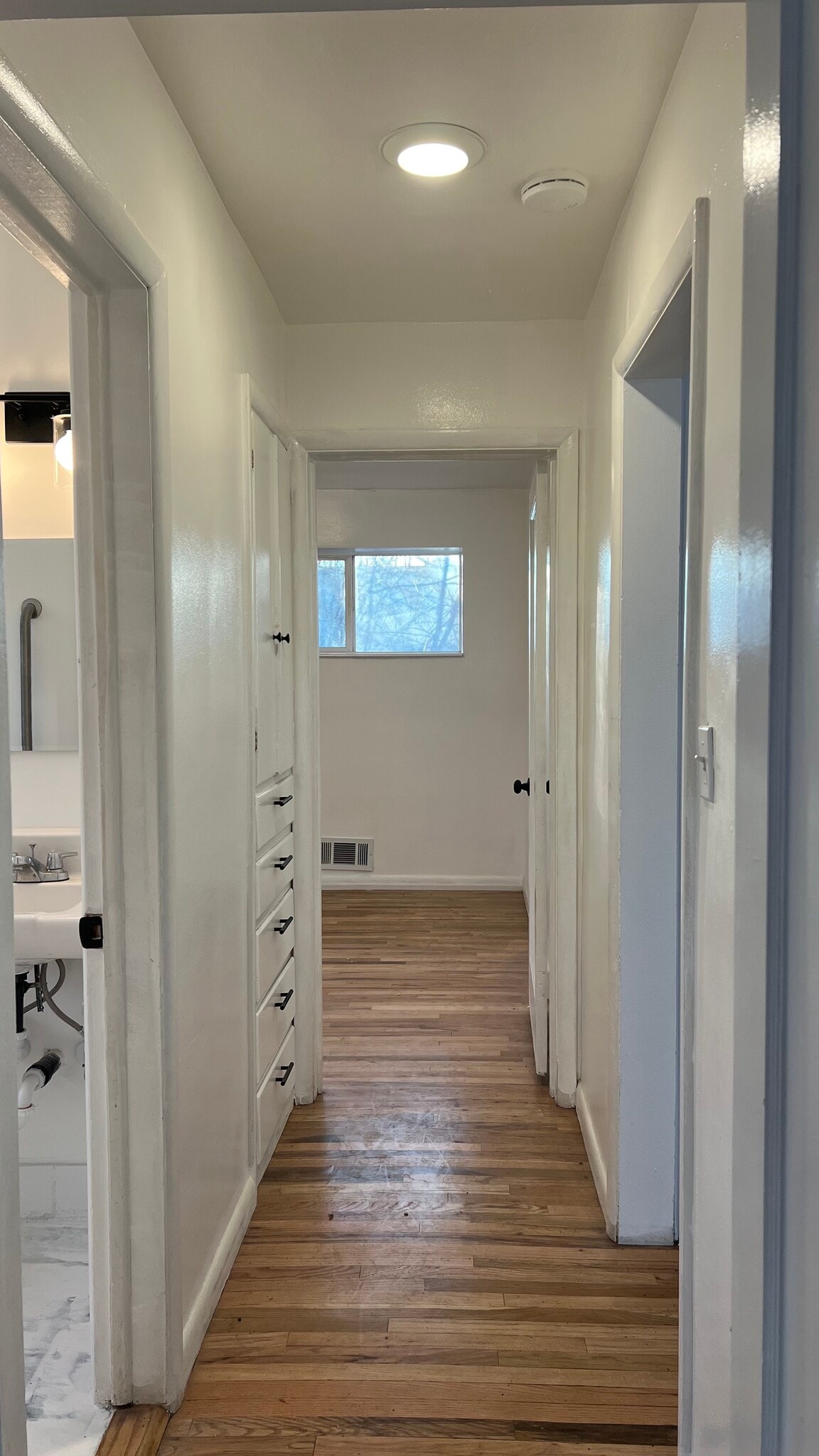 Building Photo - 931 W Fremont Ave