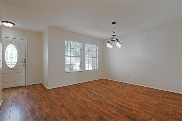 Building Photo - 8320 Seven Oaks Ln