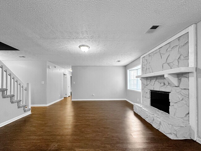 Building Photo - 9289 Forest Knoll Dr