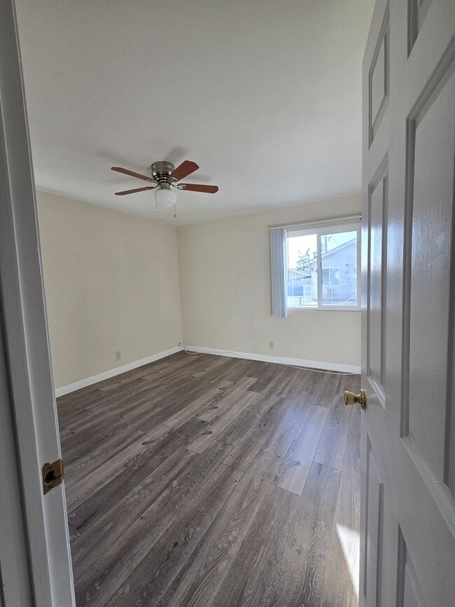 Building Photo - Chestnut