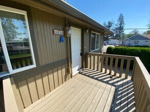 Building Photo - Spacious & Bright 2-Bedroom, 1-Bath upper-level fourplex- located in Spokane Valley!