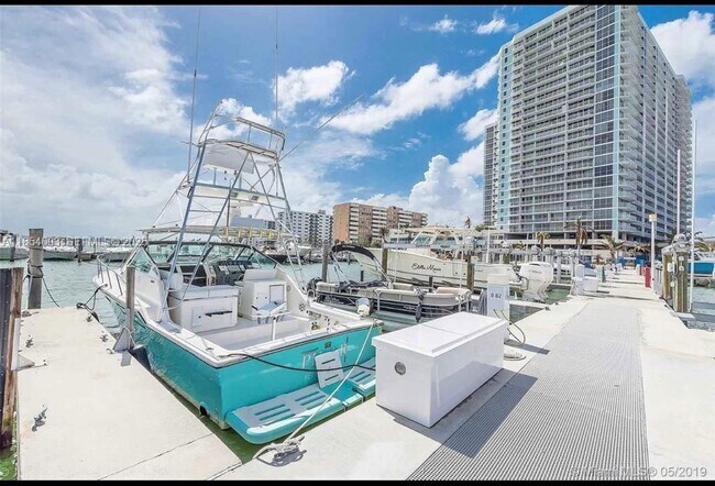 Building Photo - 7601 E Treasure Dr