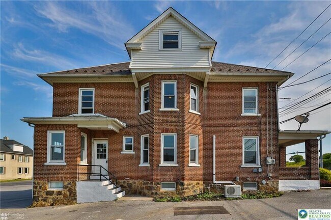 Building Photo - 1660 Main St