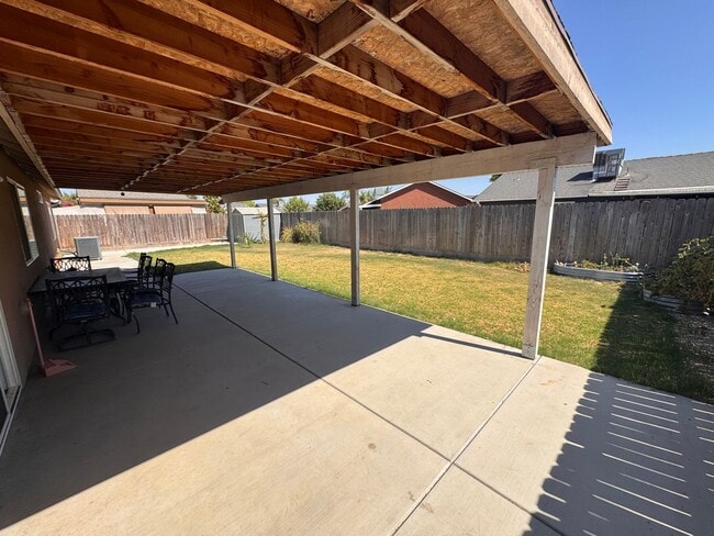 Building Photo - Lovely Home for rent in Hanford,Ca