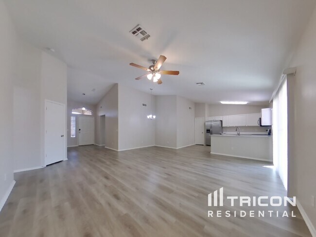 Building Photo - 13261 W Paradise Ln