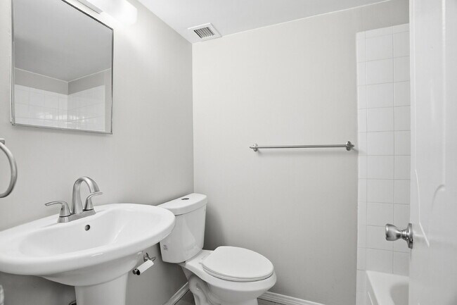 Building Photo - $1,545.94 - 1 Bed, 1 Bath Condo in the Heart of Denver!