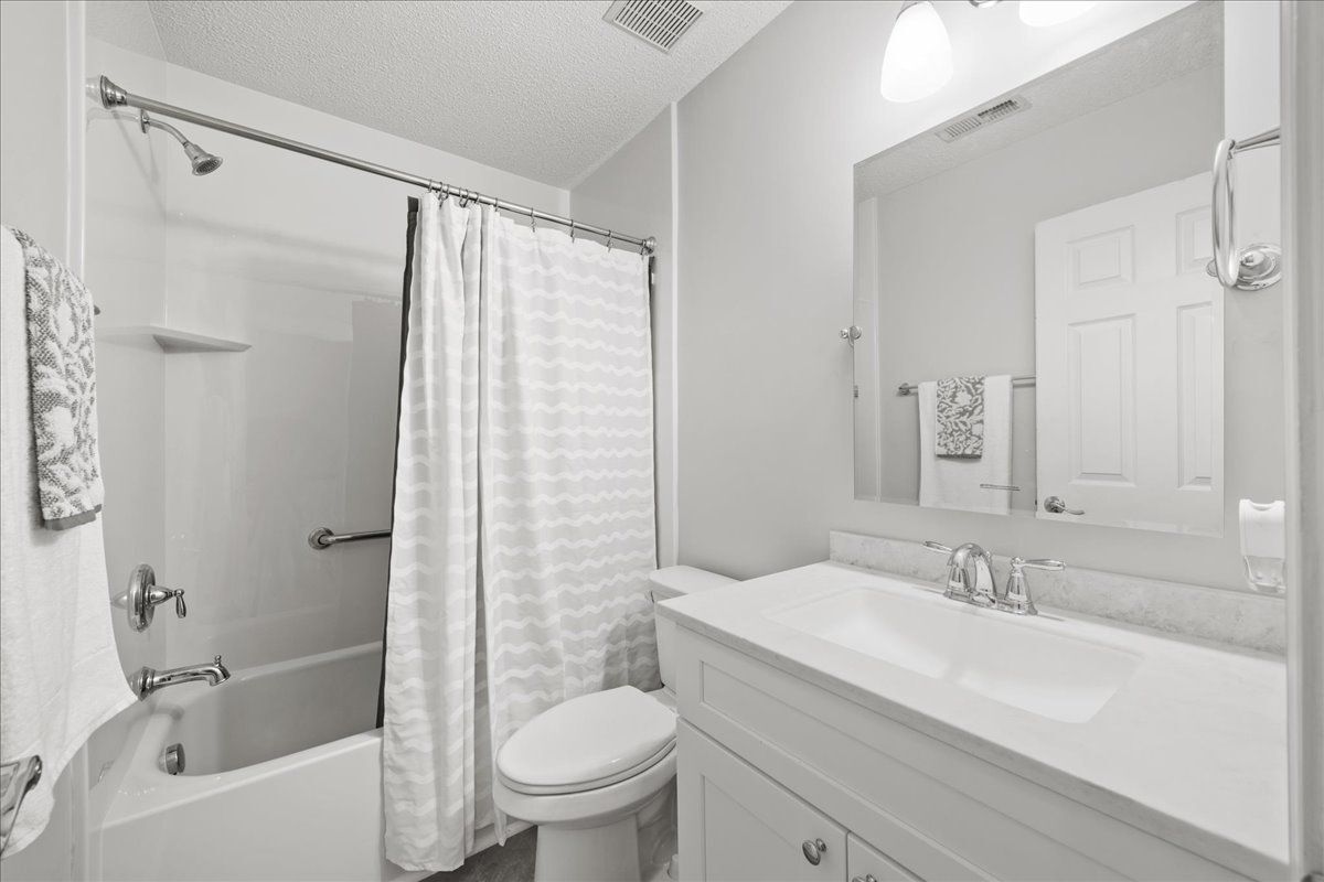 Building Photo - 1932 Stroll Cir