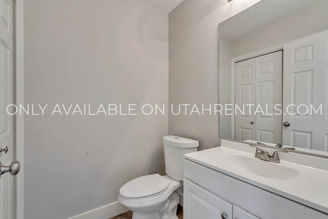 Building Photo - 1737 W Garden Dr