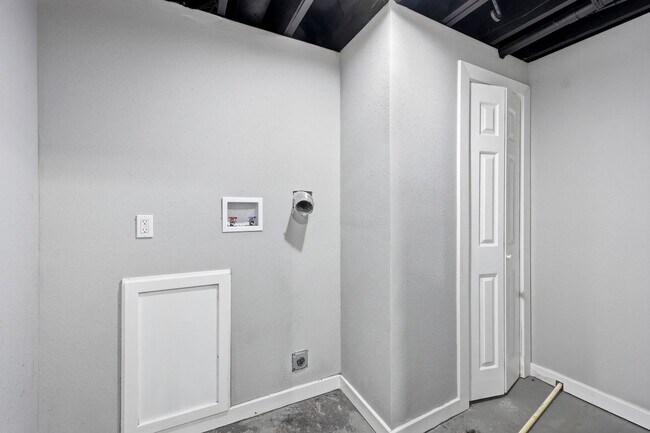 Building Photo - Charming 4-bedroom, 1.5-bath home available now