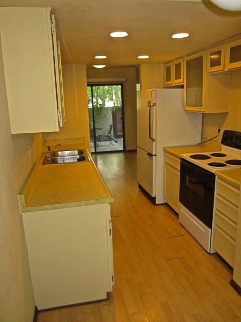 Building Photo - 2643 Grapewood Ln