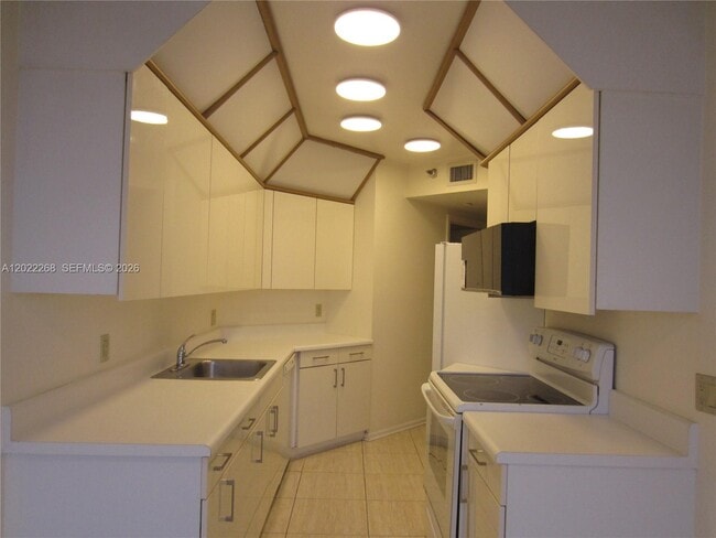 Building Photo - 3610 Yacht Club Dr