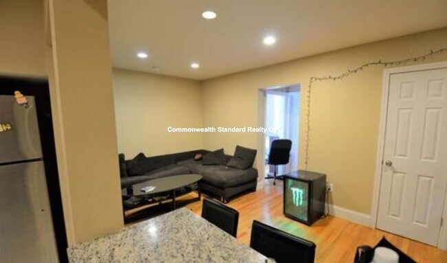 Building Photo - 56 Egmont St