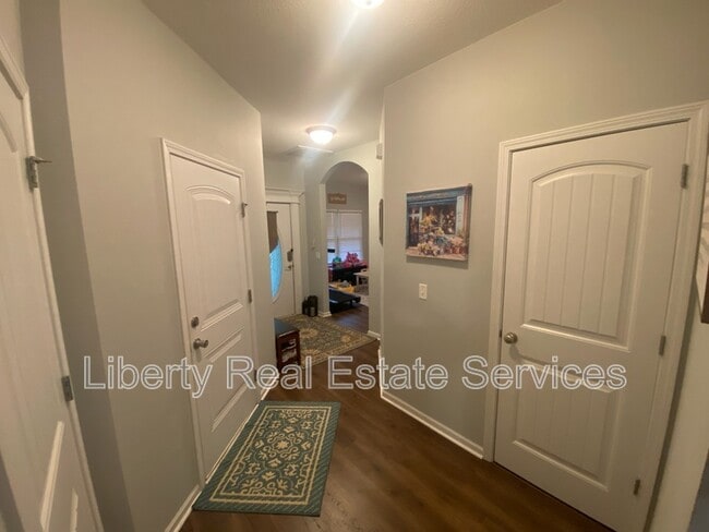 Building Photo - 162 Carriage Way