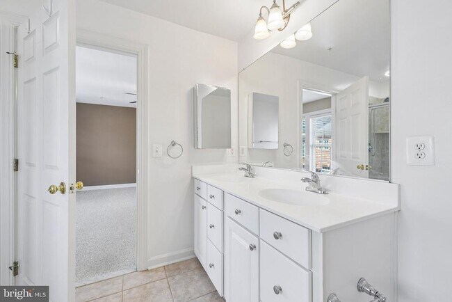 Building Photo - 7979 Vigne Ct