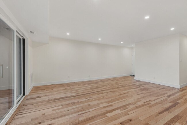 Building Photo - Coming Soon! Waterfront Living in Eastport – Renovated Condo in Severn House