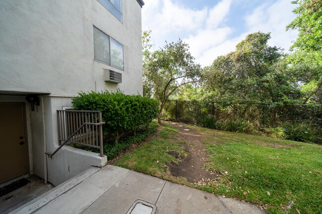 Building Photo - 8085 Caminito de Pizza