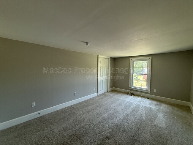 Building Photo - 210 Milford St