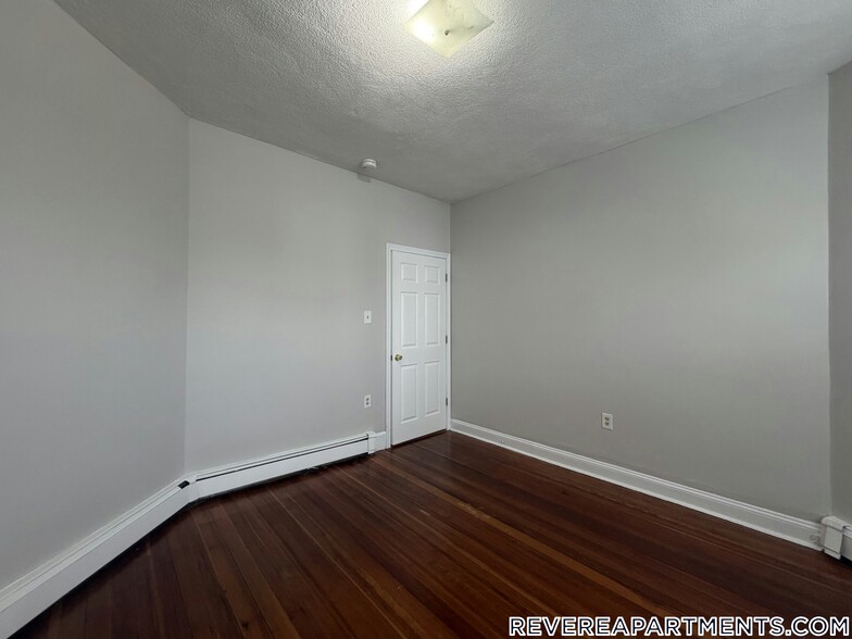 Building Photo - 165 Hichborn St